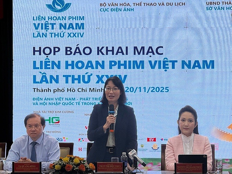 Bà Trần Thị Diệu Thúy - Phó Chủ tịch UBND TP. HCM nhận định Liên hoan Phim Việt Nam lần thứ XXIV là cơ hội để khán giả hòa mình trong không khí điện ảnh rực rỡ, gặp gỡ các tài năng sáng tạo, thưởng thức những tác phẩm giàu bản sắc dân tộc, tính nhân văn Bà Trần Thị Diệu Thúy - Phó Chủ tịch UBND TP. HCM nhận định Liên hoan Phim Việt Nam lần thứ XXIV là cơ hội để khán giả hòa mình trong không khí điện ảnh rực rỡ, gặp gỡ các tài năng sáng tạo, thưởng thức những tác phẩm giàu bản sắc dân tộc, tính nhân văn