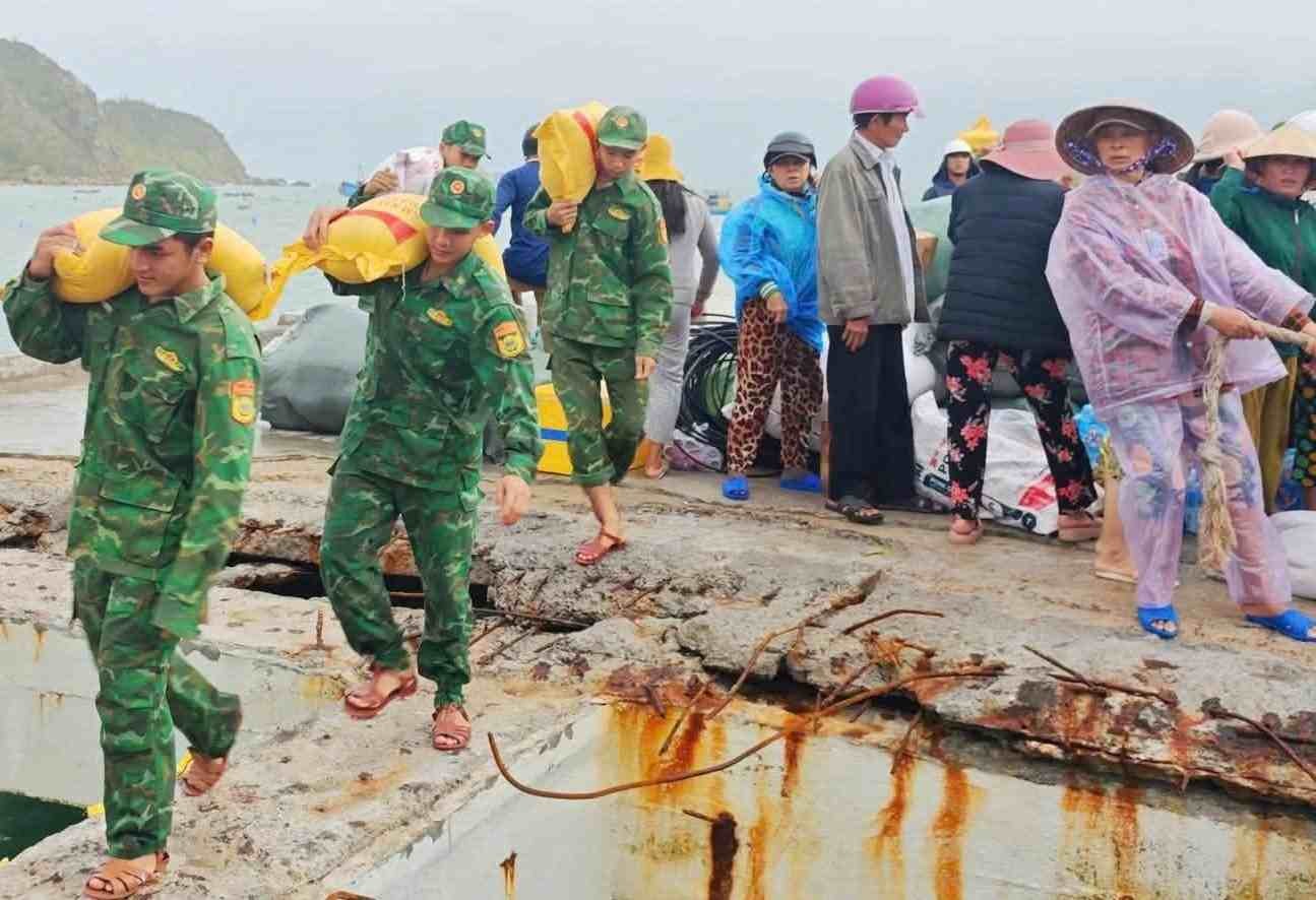 Gia Lai: Nhịp sống chưa trở lại sau mưa lũ, người dân tiếp tục đối mặt với trận bão lũ mới