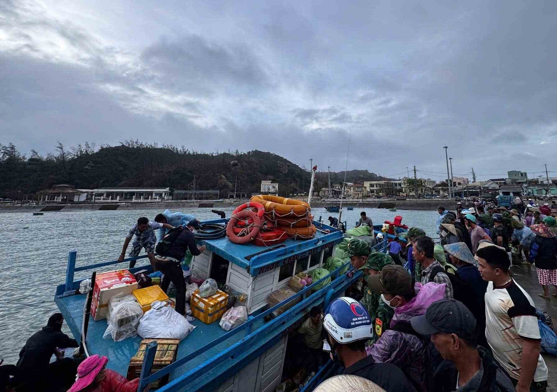 Gia Lai: Nhịp sống chưa trở lại sau mưa lũ, người dân tiếp tục đối mặt với trận bão lũ mới