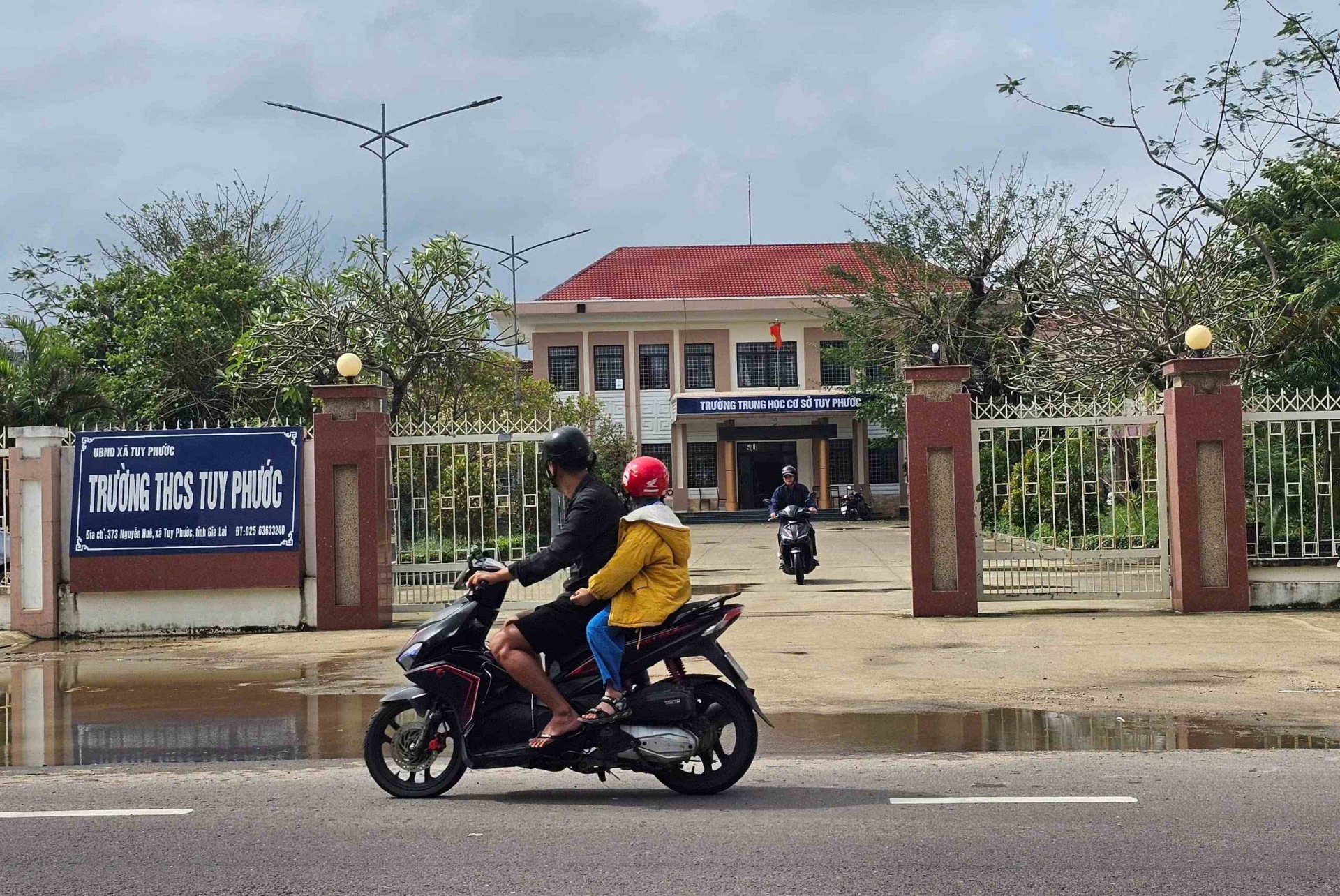 Gia Lai: Nhịp sống chưa trở lại sau mưa lũ, người dân tiếp tục đối mặt với trận bão lũ mới