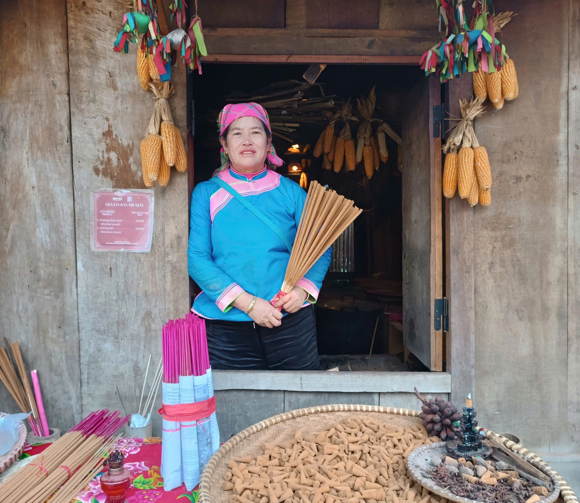 Hương thảo mộc của nghệ nhân người Giáy Vũ Thị Xìn: tinh hoa núi rừng giữa mây ngàn Sapa