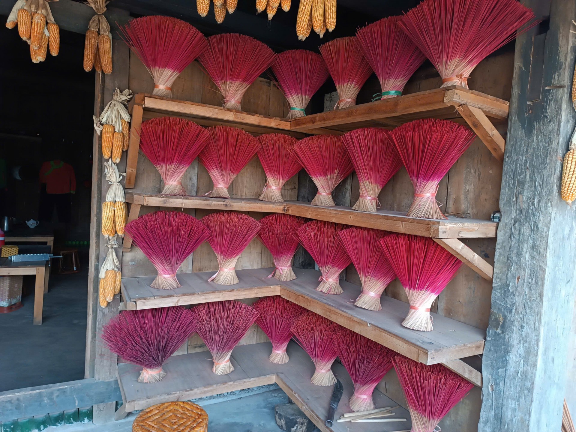 Hương thảo mộc của nghệ nhân người Giáy Vũ Thị Xìn: tinh hoa núi rừng giữa mây ngàn Sapa