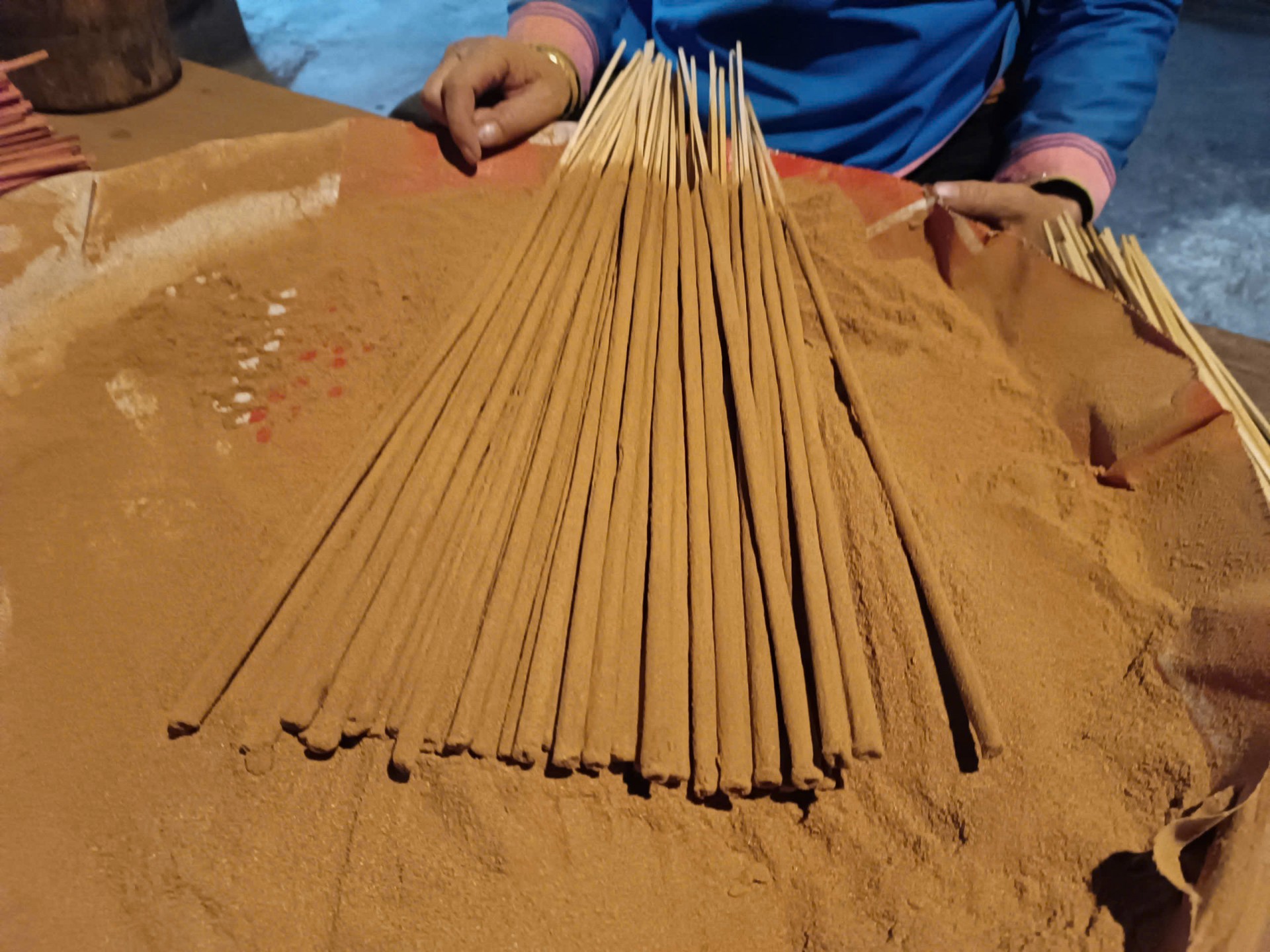 Hương thảo mộc của nghệ nhân người Giáy Vũ Thị Xìn: tinh hoa núi rừng giữa mây ngàn Sapa