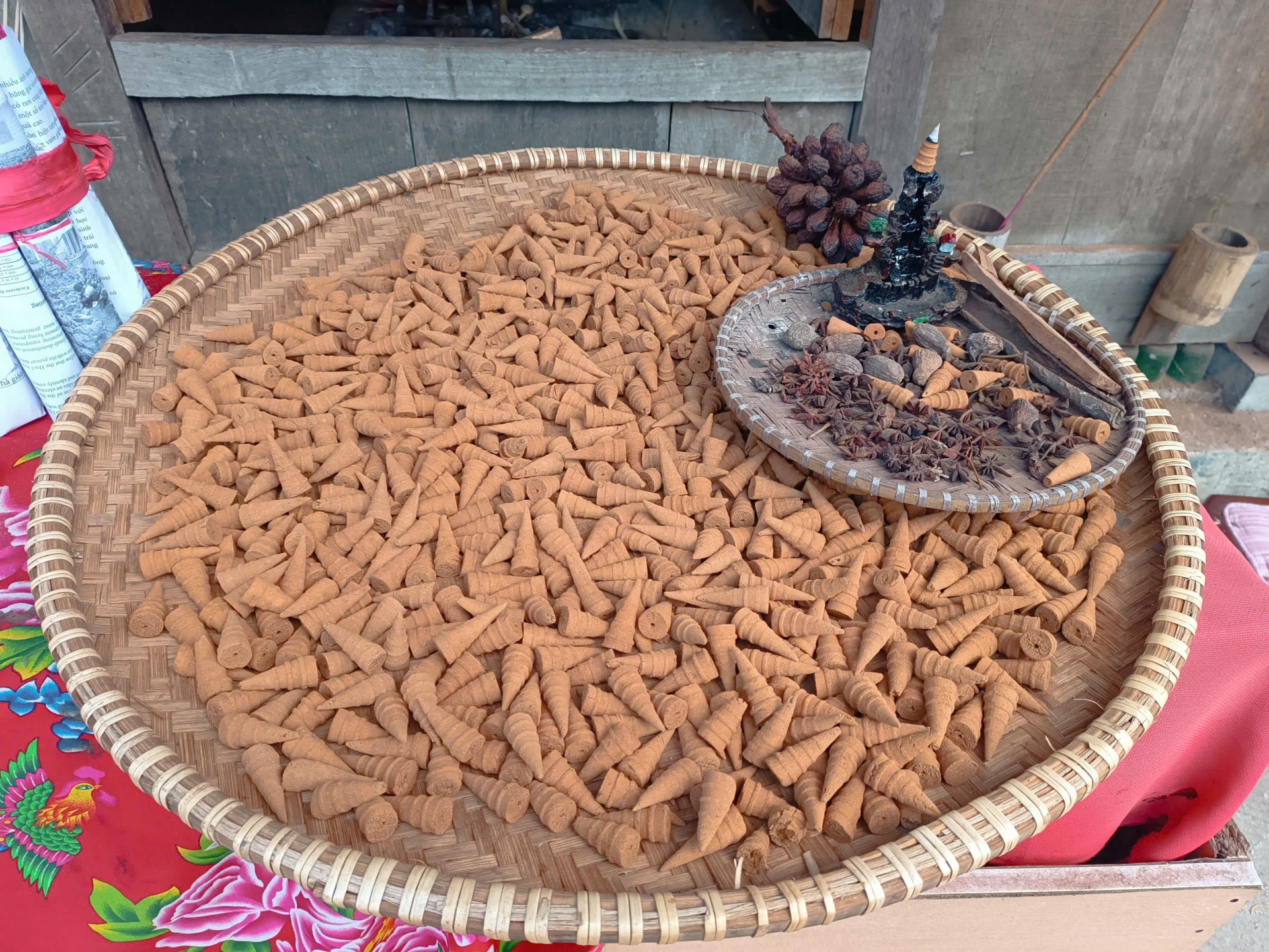 Hương thảo mộc của nghệ nhân người Giáy Vũ Thị Xìn: tinh hoa núi rừng giữa mây ngàn Sapa