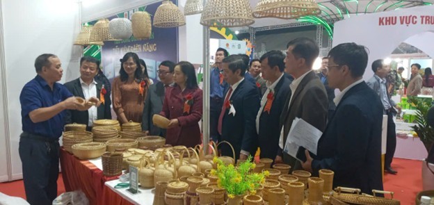 Khai mạc Hội chợ triển lãm hàng công nghiệp nông thôn 2025 Khai mạc Hội chợ triển lãm hàng công nghiệp nông thôn 2025