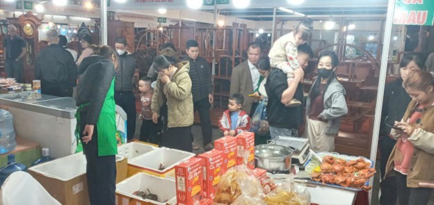 Khai mạc Hội chợ triển lãm hàng công nghiệp nông thôn 2025 Khai mạc Hội chợ triển lãm hàng công nghiệp nông thôn 2025