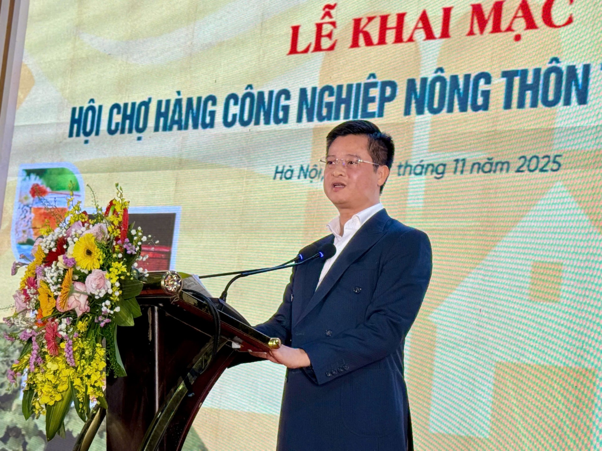 Phó Giám đốc Sở Công Thương Hà Nội Nguyễn Thế Hiệp phát biểu khai mạc. Phó Giám đốc Sở Công Thương Hà Nội Nguyễn Thế Hiệp phát biểu khai mạc.