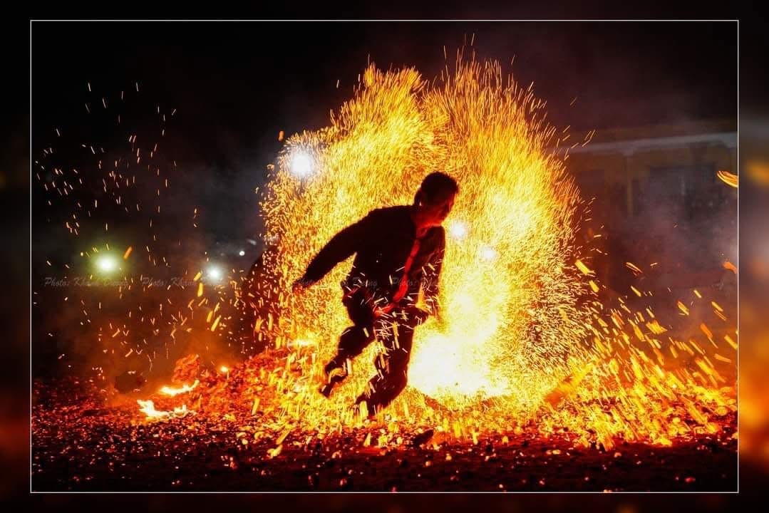 Về Tuyên Quang vui hội nhảy lửa độc đáo của người Pà Thẻn