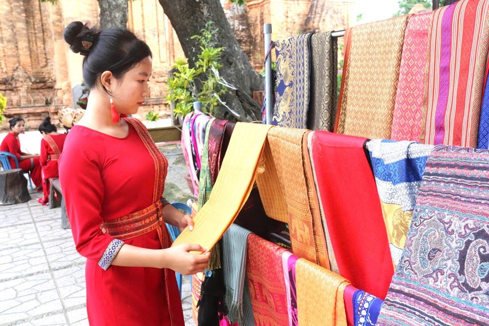 Hành trình gìn giữ làng nghề di sản Chăm Hành trình gìn giữ làng nghề di sản Chăm