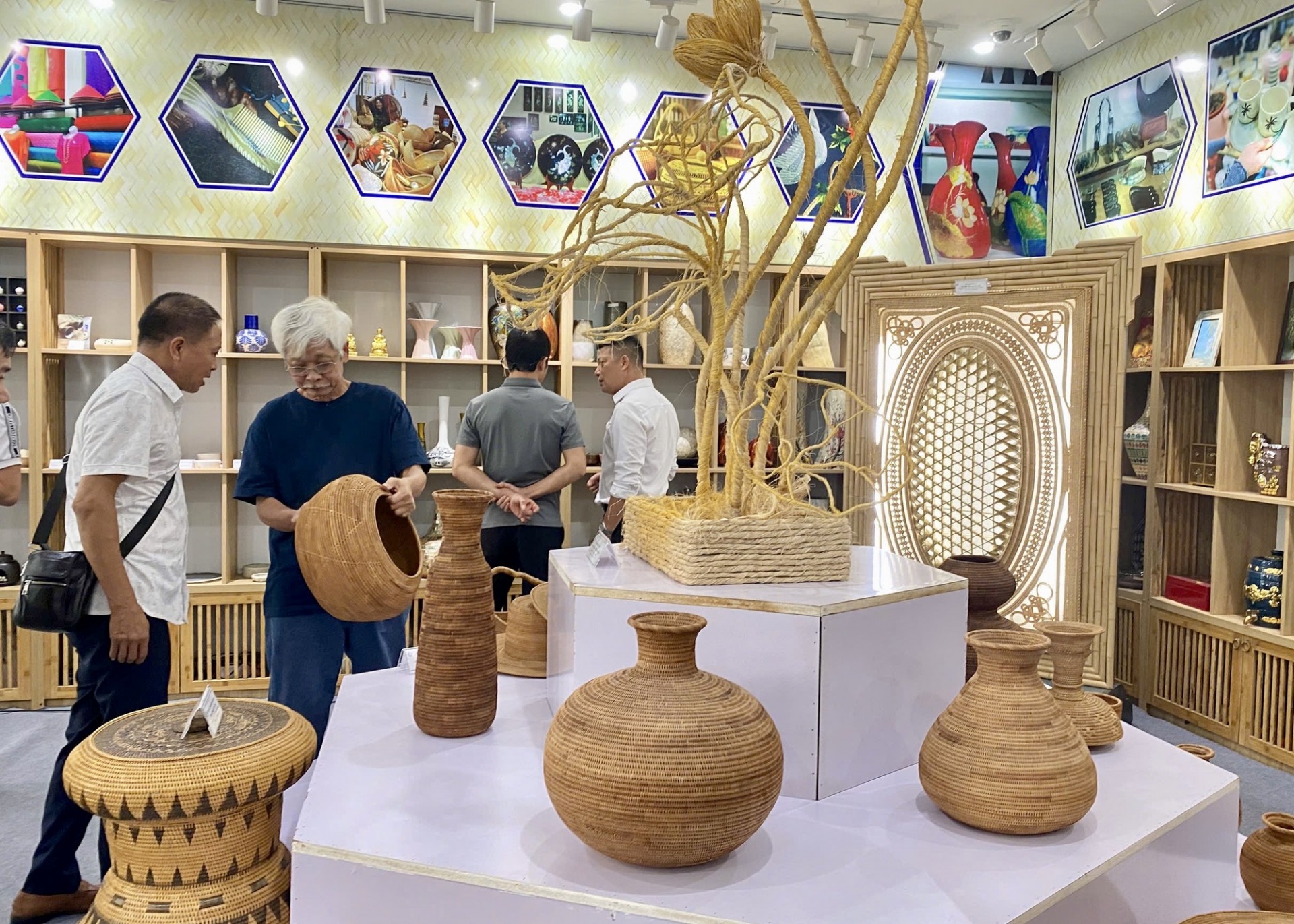 Khuyến công Hà Nội tạo sức bật mới cho làng nghề và OCOP Thủ đô