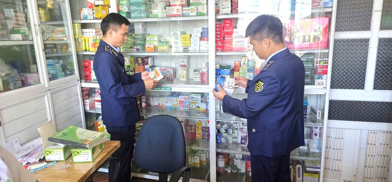 Đội Quản lý thị trường số 10 tăng cường kiểm tra, giám sát và xử lý vi phạm trong hoạt động kinh doanh thuốc tân dược Đội Quản lý thị trường số 10 tăng cường kiểm tra, giám sát và xử lý vi phạm trong hoạt động kinh doanh thuốc tân dược