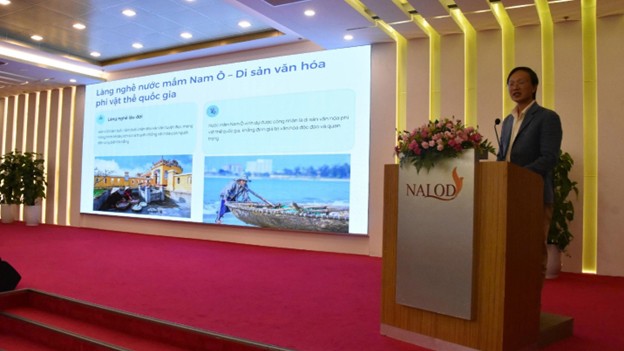 TS. Nguyễn Công Minh (Hiệp hội Văn hoá Ẩm thực TP. Đà Nẵng) trình bày tham luận về vai trò nước mắm và thủy sản lên men trong bản đồ ẩm thực Đà Nẵng. TS. Nguyễn Công Minh (Hiệp hội Văn hoá Ẩm thực TP. Đà Nẵng) trình bày tham luận về vai trò nước mắm và thủy sản lên men trong bản đồ ẩm thực Đà Nẵng.