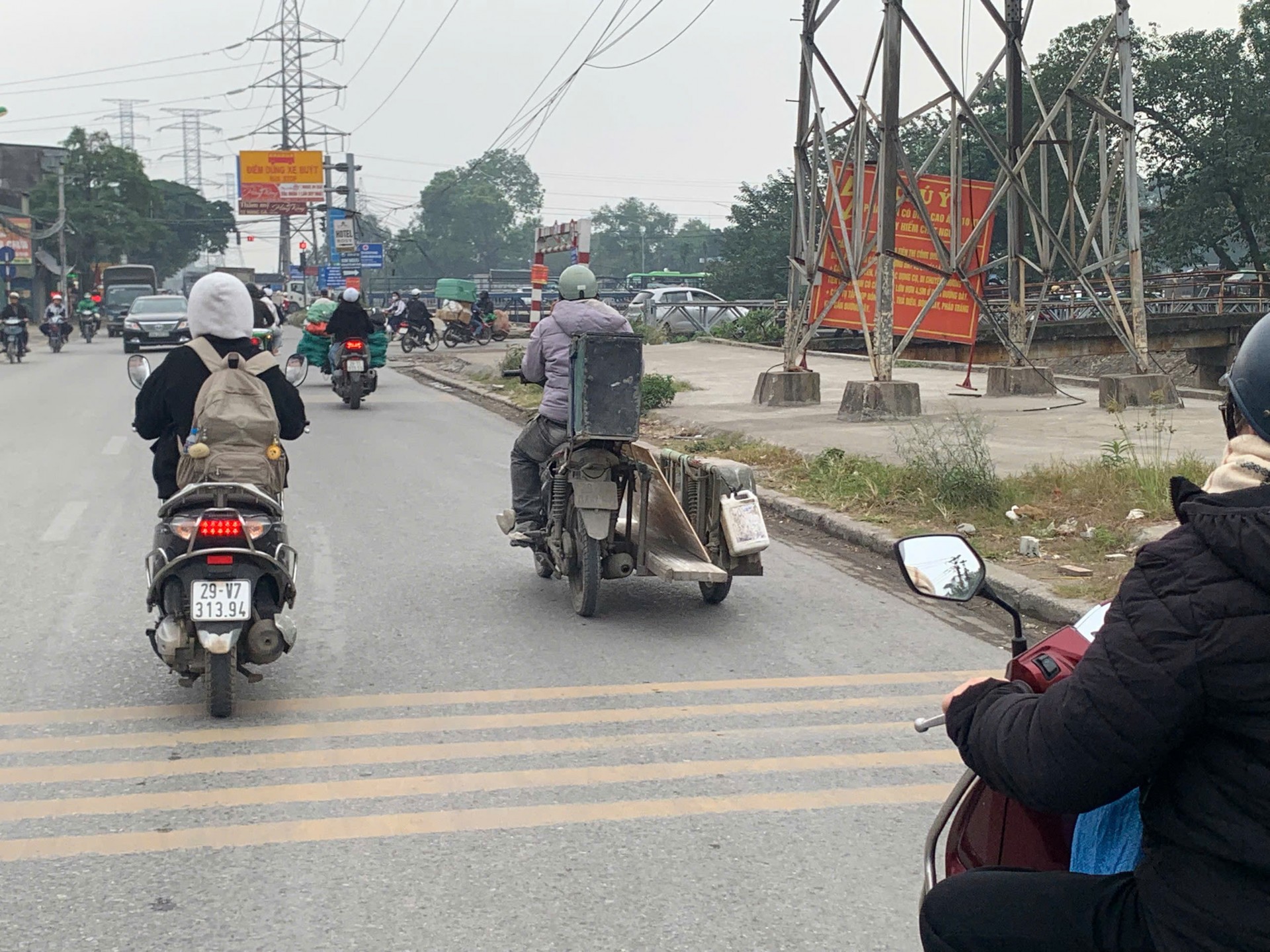 Đối với lĩnh vực giao thông, Bộ đề nghị Bộ Công an tăng cường kiểm tra và xử lý phương tiện chở vật liệu xây dựng không che chắn, để rơi vãi; Đối với lĩnh vực giao thông, Bộ đề nghị Bộ Công an tăng cường kiểm tra và xử lý phương tiện chở vật liệu xây dựng không che chắn, để rơi vãi;