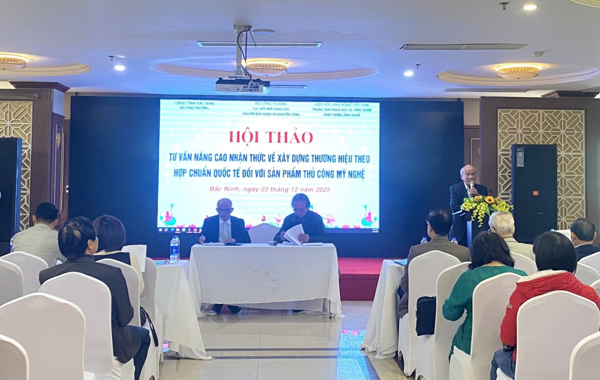 Hiệp hội Làng nghề Việt Nam tổ chức Hội thảo Tư vấn nâng cao nhận thức về xây dựng thương hiệu sản phẩm thủ công mỹ nghệ Hiệp hội Làng nghề Việt Nam tổ chức Hội thảo Tư vấn nâng cao nhận thức về xây dựng thương hiệu sản phẩm thủ công mỹ nghệ