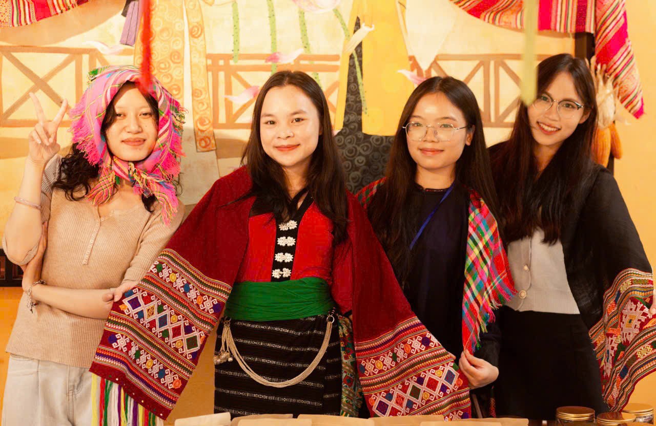 Sinh viên trường Nhân văn mang Sinh viên trường Nhân văn mang