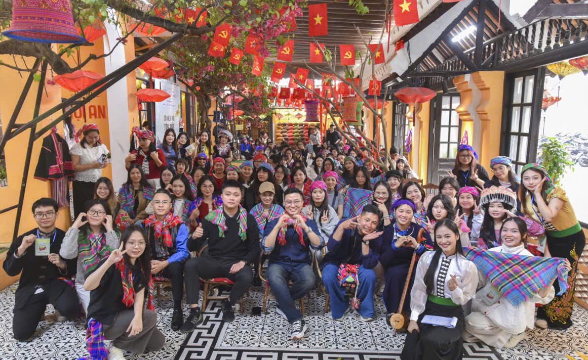 Sinh viên trường Nhân văn mang Sinh viên trường Nhân văn mang