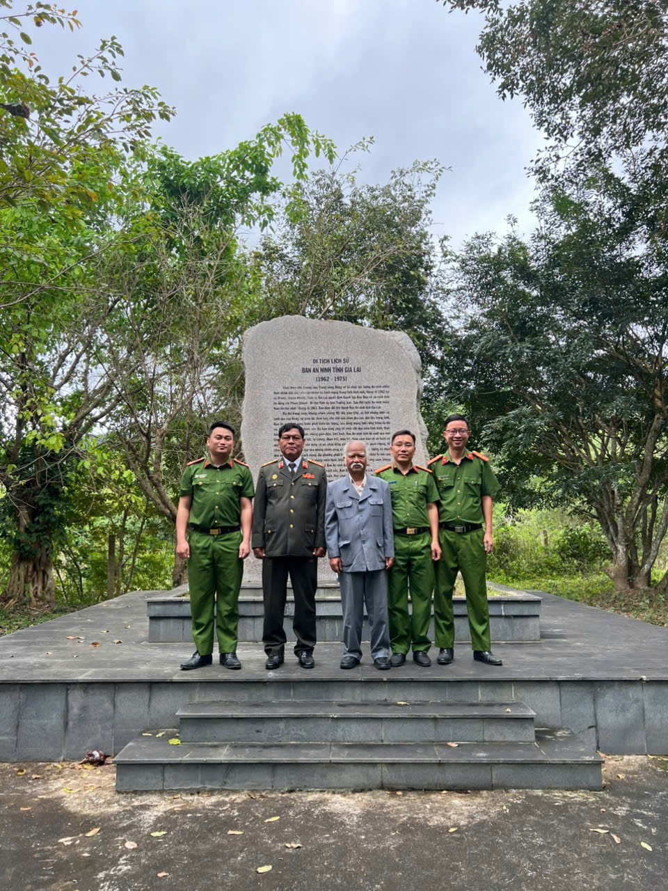 Ký sự về nguồn ở Kroong – giữa đại ngàn, lịch sử tên trách nhiệm Ký sự về nguồn ở Kroong – giữa đại ngàn, lịch sử tên trách nhiệm