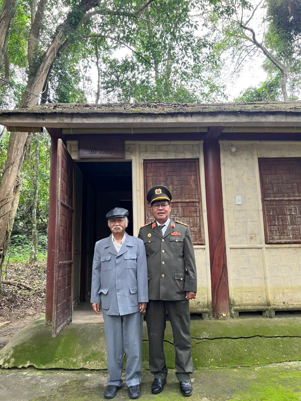 Ký sự về nguồn ở Kroong – giữa đại ngàn, lịch sử tên trách nhiệm Ký sự về nguồn ở Kroong – giữa đại ngàn, lịch sử tên trách nhiệm