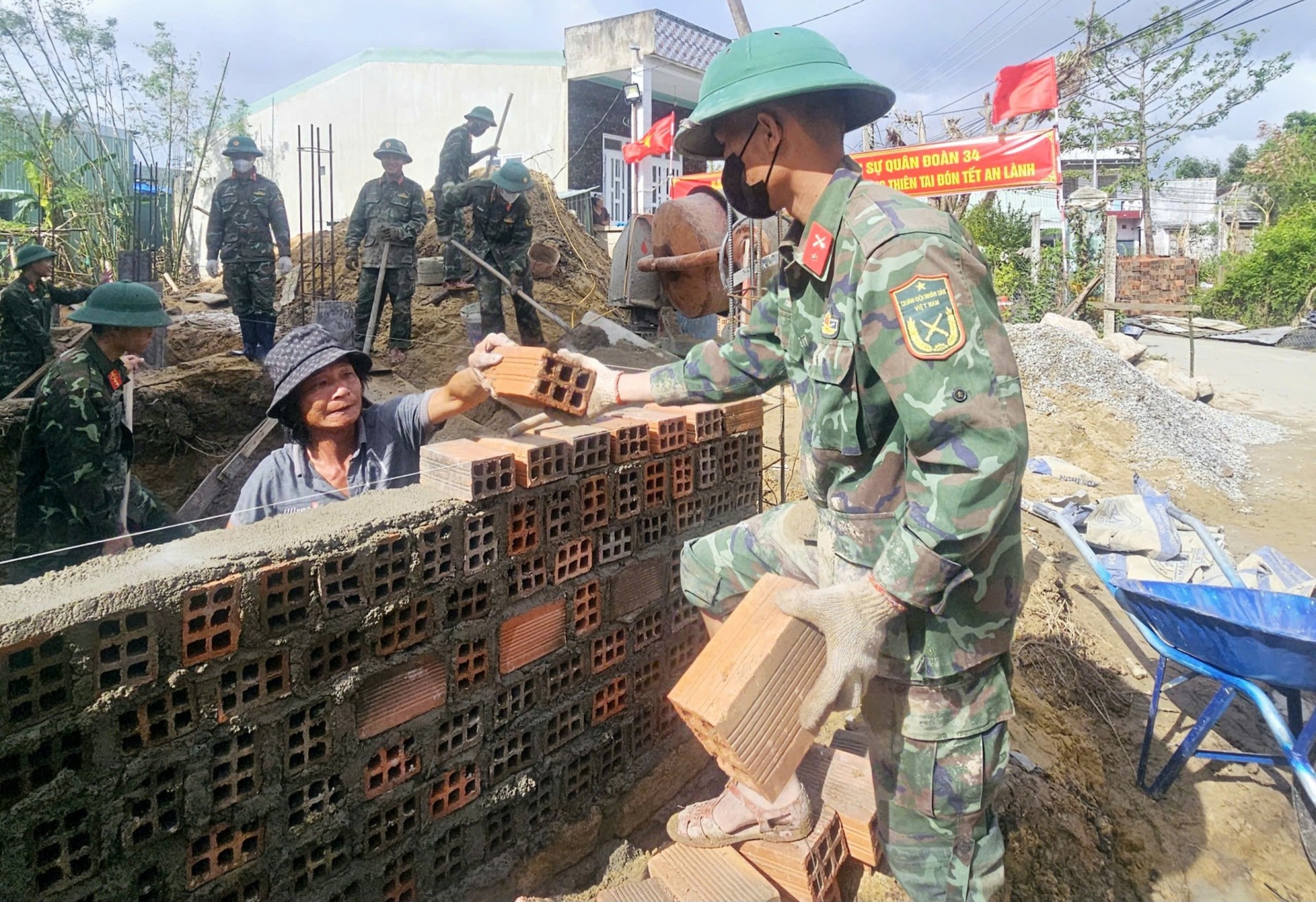 Gia Lai: Xây nhà “thần tốc” “Chiến dịch Quang Trung” giúp người dân có nhà mới đón Tết Gia Lai: Xây nhà “thần tốc” “Chiến dịch Quang Trung” giúp người dân có nhà mới đón Tết