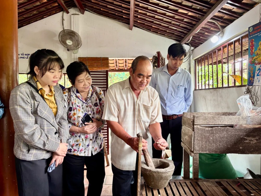 Giữ lửa men đất Phú Lễ trong hành trình phát triển bền vững Giữ lửa men đất Phú Lễ trong hành trình phát triển bền vững