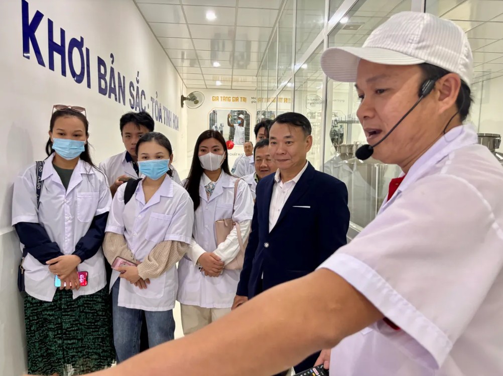 Giữ lửa men đất Phú Lễ trong hành trình phát triển bền vững Giữ lửa men đất Phú Lễ trong hành trình phát triển bền vững