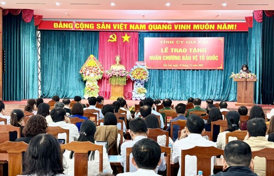 Bí thư Tỉnh uỷ Gia Lai Thái Đại Ngọc vinh dự được nhận Huân chương Bảo vệ Tổ quốc hạng Ba