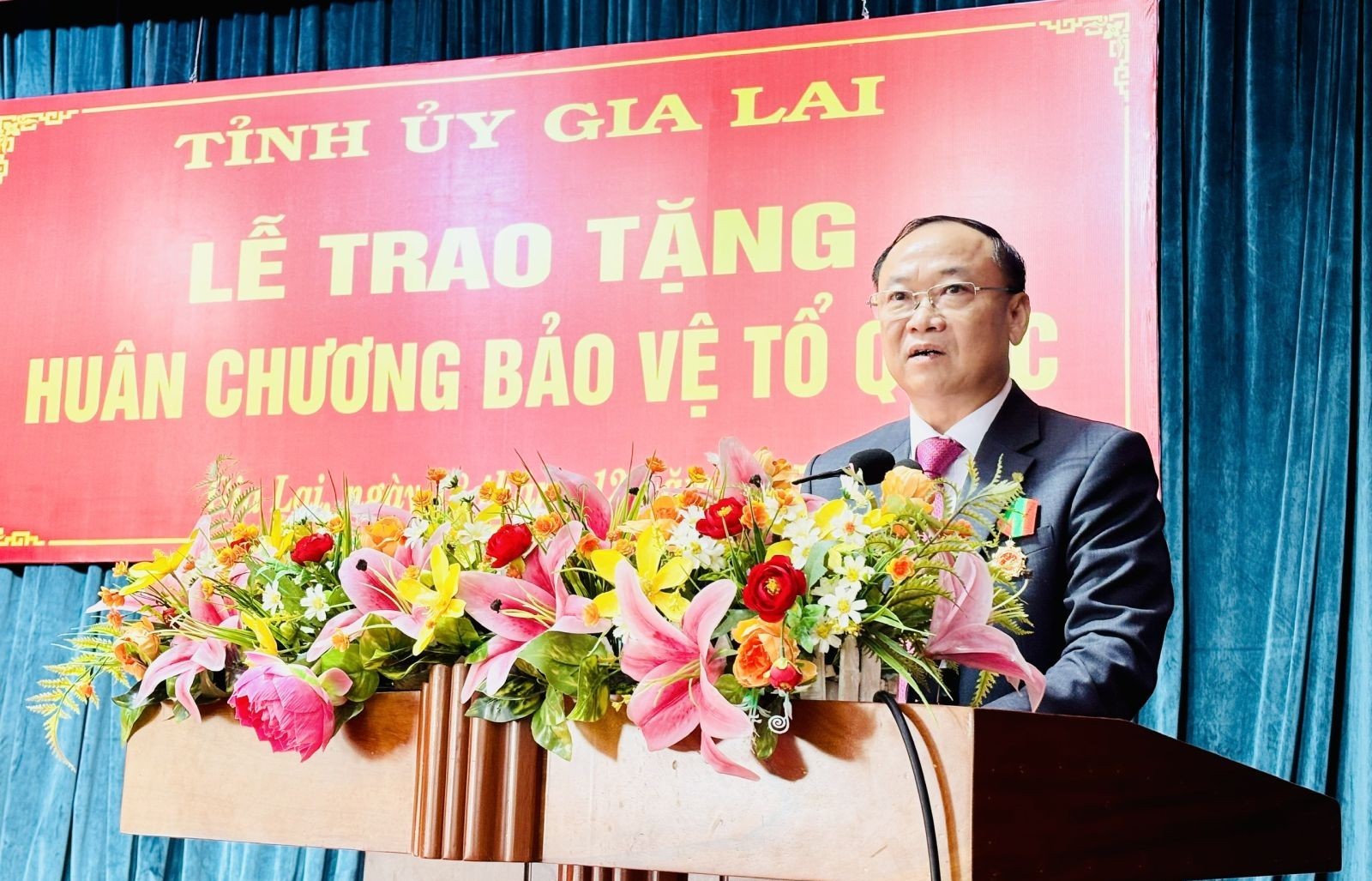 Bí thư Tỉnh uỷ Gia Lai Thái Đại Ngọc vinh dự được nhận Huân chương Bảo vệ Tổ quốc hạng Ba
