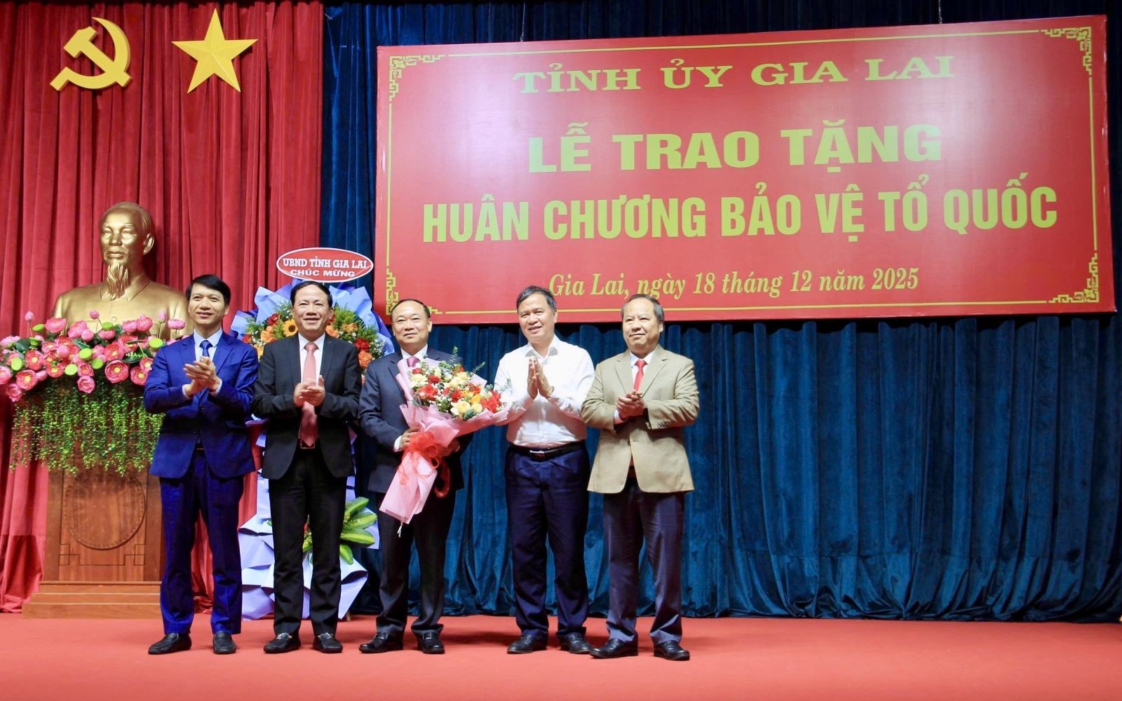Bí thư Tỉnh uỷ Gia Lai Thái Đại Ngọc vinh dự được nhận Huân chương Bảo vệ Tổ quốc hạng Ba