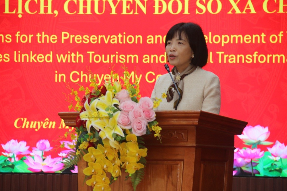 Hoàng Thị Hòa – Trưởng phòng Phát triển nông thôn, đại diện Ban Tổ chức, đánh giá điều kiện địa lý và không gian của Chuyên Mỹ là hết sức thuận lợi, tạo nền tảng quan trọng cho phát triển làng nghề gắn với du lịch