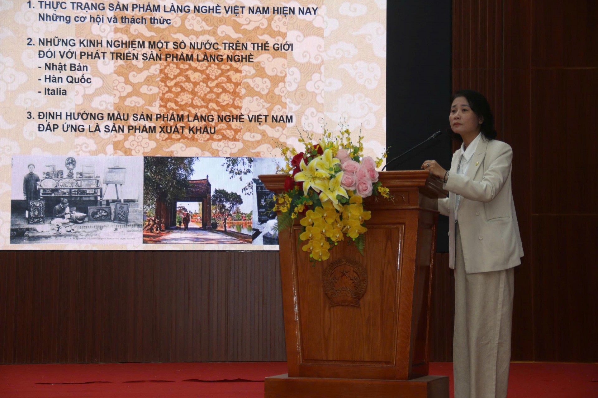 PGS. TS Đặng Mai Anh – Phụ trách Khoa Sau Đại học, Trường Đại học Mỹ thuật Công nghiệp cho biết, các làng nghề hiện nay đang đứng trước nhiều cơ hội phát triển khi được Nhà nước quan tâm, ban hành và triển khai nhiều cơ chế, chính sách hỗ trợ.