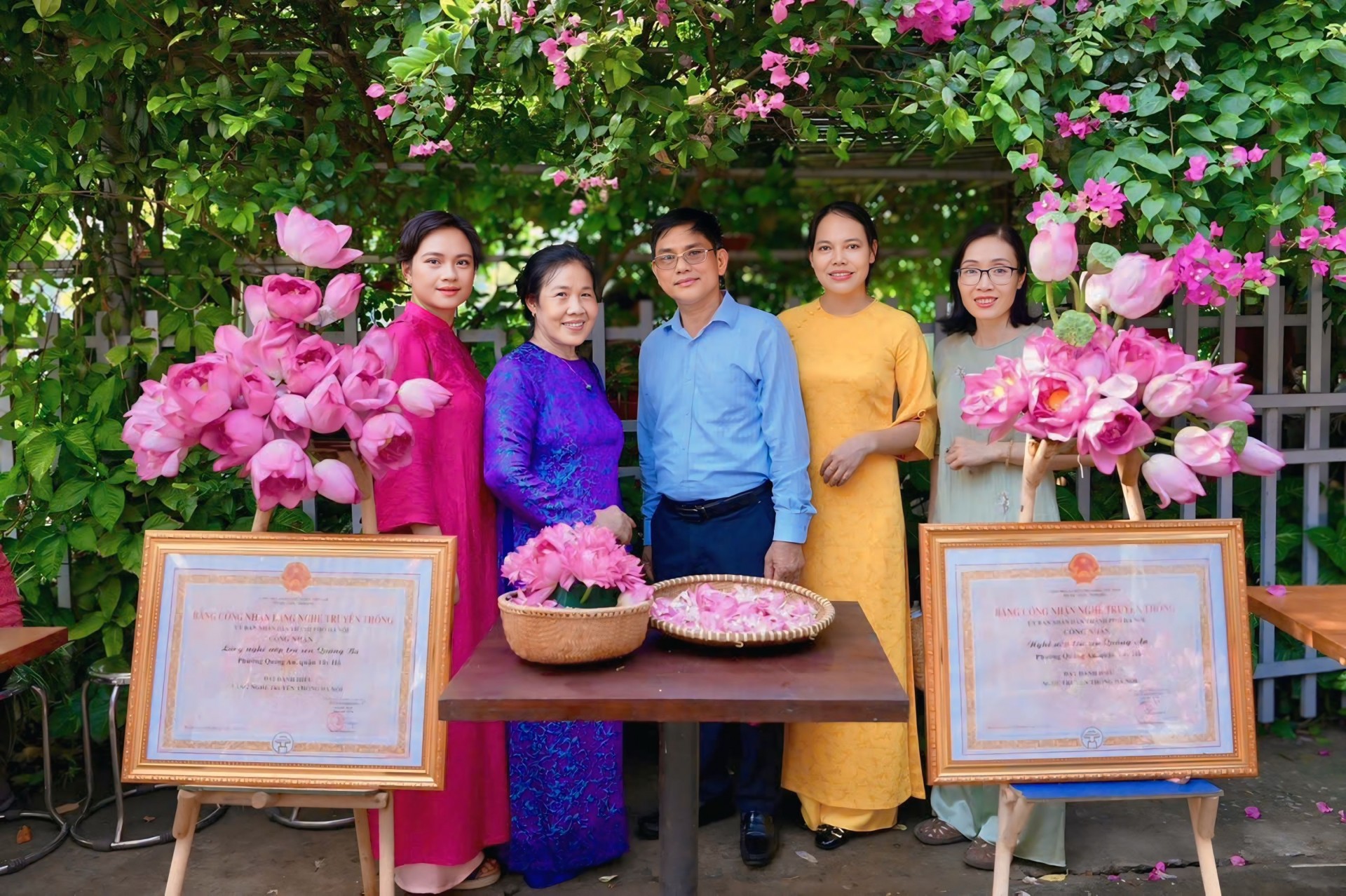 nghề ướp trà sen Quảng An (phường Quảng An, quận Tây Hồ, TP. Hà Nội) đã được công nhận là di sản văn hóa phi vật thể quốc gia. 