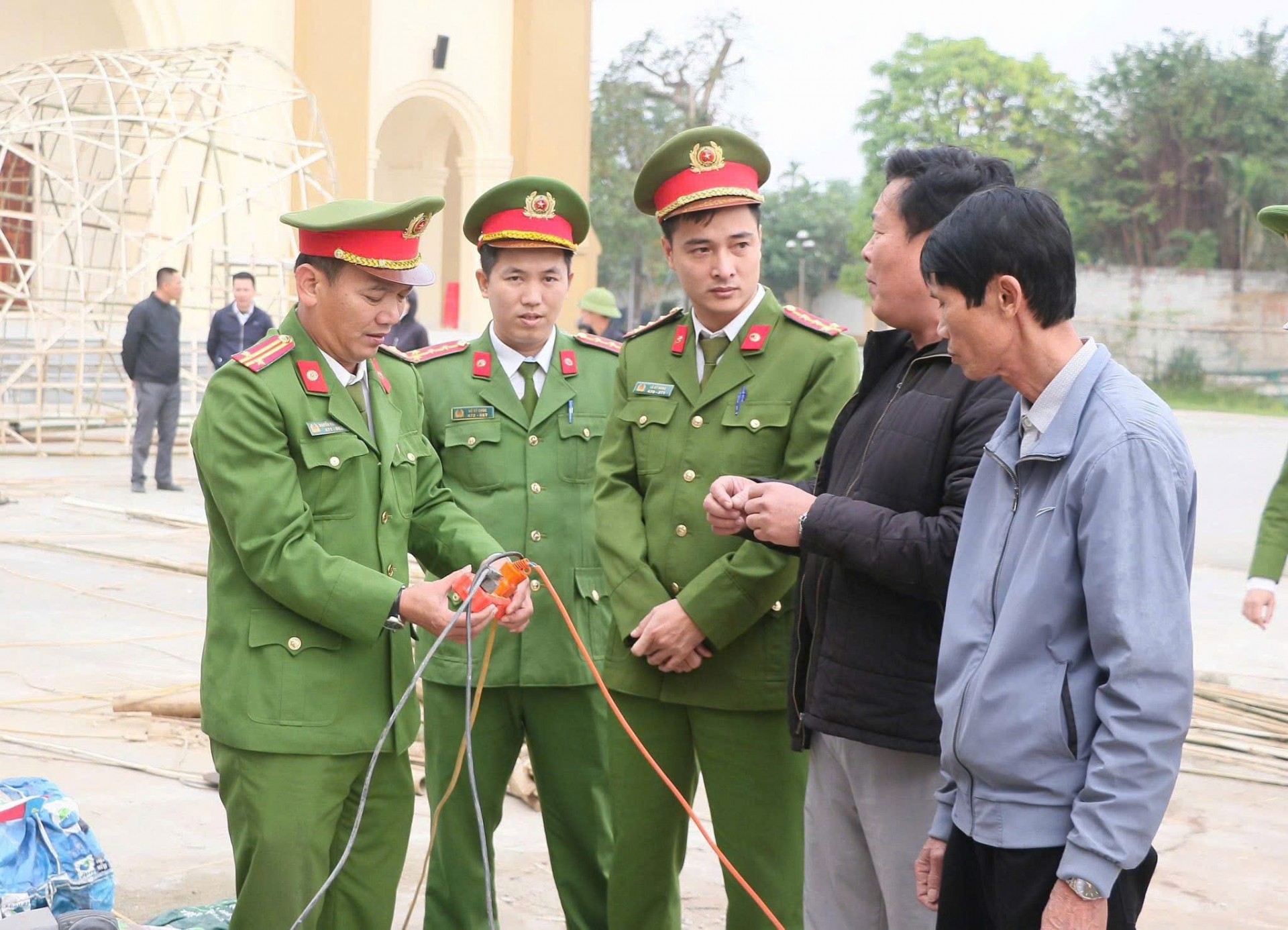 Đảm bảo an toàn phòng cháy chữa cháy trong dịp lễ Giáng sinh Đảm bảo an toàn phòng cháy chữa cháy trong dịp lễ Giáng sinh
