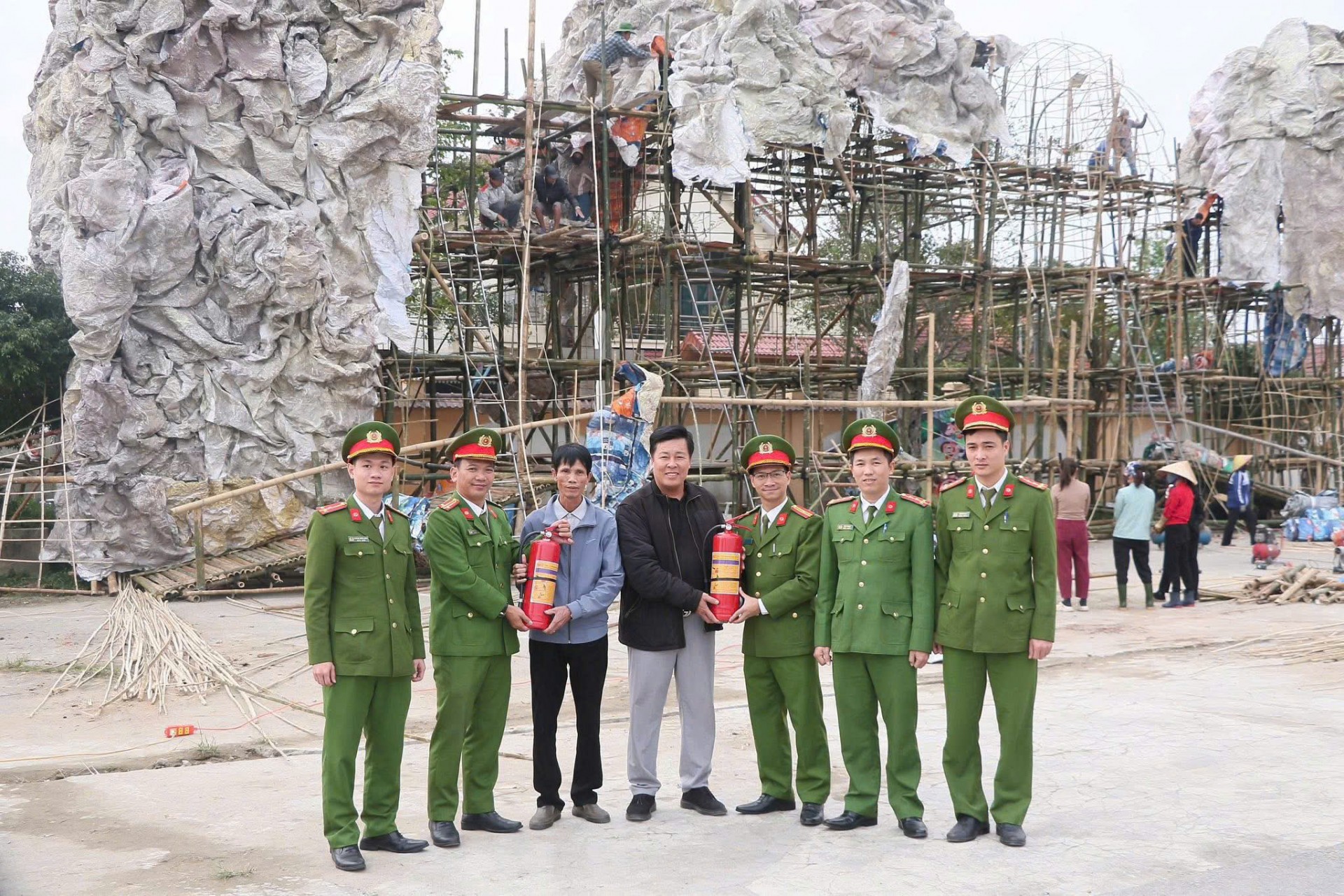 Đảm bảo an toàn phòng cháy chữa cháy trong dịp lễ Giáng sinh Đảm bảo an toàn phòng cháy chữa cháy trong dịp lễ Giáng sinh