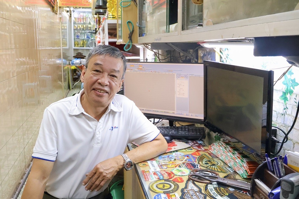 Một đời thổi hồn vào nghề thêu giữa lòng phố cổ