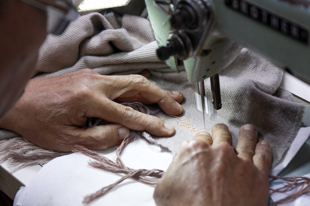 Một đời thổi hồn vào nghề thêu giữa lòng phố cổ