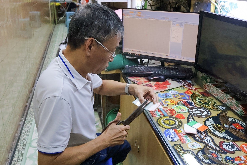 Một đời thổi hồn vào nghề thêu giữa lòng phố cổ