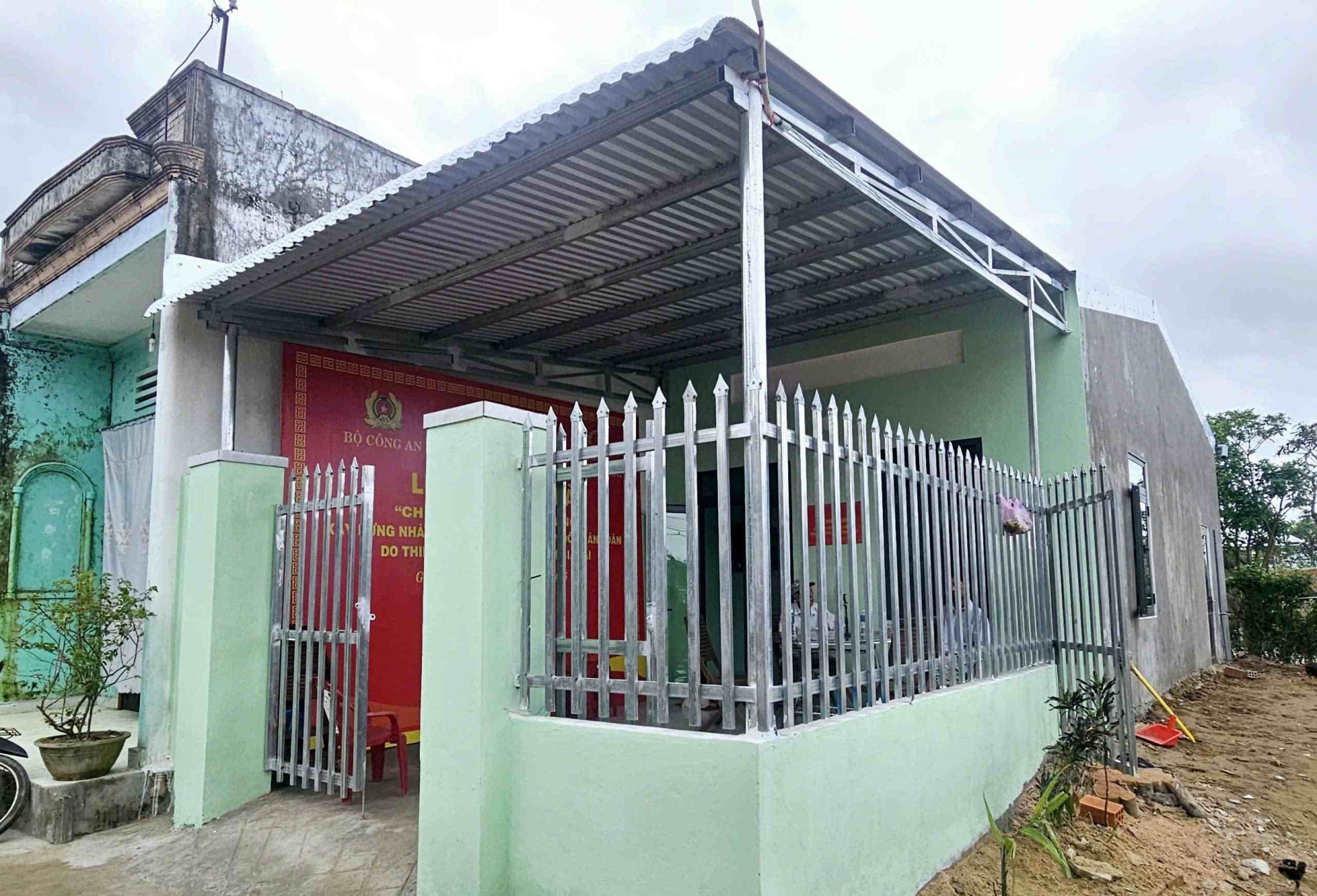 Người dân Gia Lai vui mừng đón nhà mới “Chiến dịch Quang Trung” do Công an xây dựng