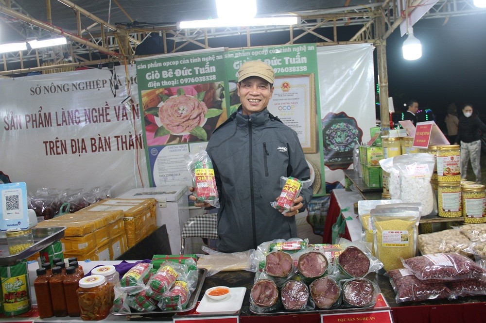 Hội chợ sản phẩm làng nghề và nông sản thực phẩm an toàn Hà Nội tại xã Sơn Đồng