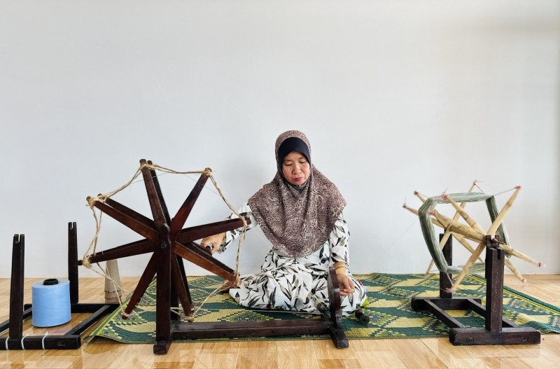 Ngắm sắc màu thổ cẩm ở làng Chăm Châu Phong