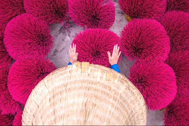 Đằng sau ánh lửa giữ nghề: Nỗi lo sức khỏe của những người thợ thủ công