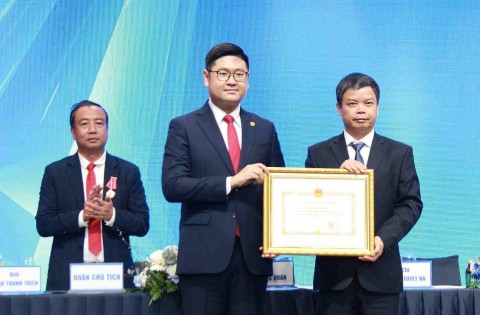 doanh nhan vu hong quan duoc bau giu chuc chu tich hoi doanh nhan tre tinh gia lai khoa i