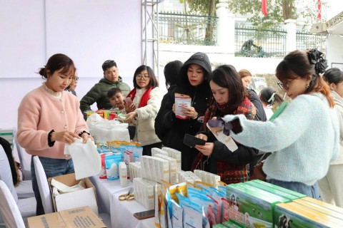 sac mau nong san cao nguyen tai hoi thi hoa hau bo sua moc chau 2026