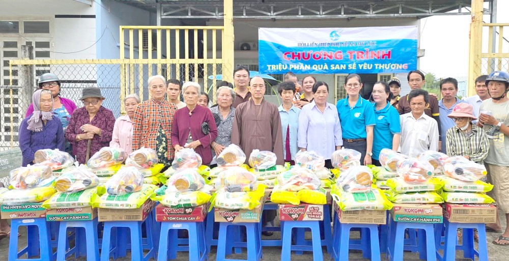 Phụ nữ Tây Ninh góp sức làm đẹp quê hương