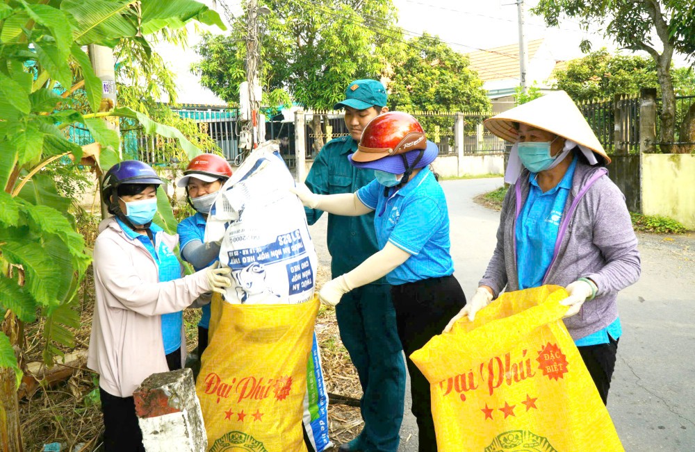Phụ nữ Tây Ninh góp sức làm đẹp quê hương