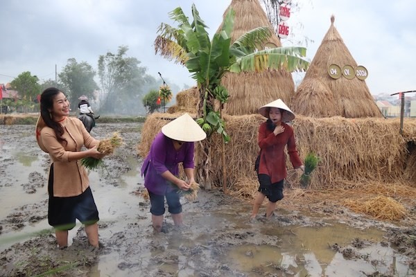 Lễ hội xuống đồng Hội An Đông tiếp thêm động lực cho vụ mùa mới Lễ hội xuống đồng Hội An Đông tiếp thêm động lực cho vụ mùa mới