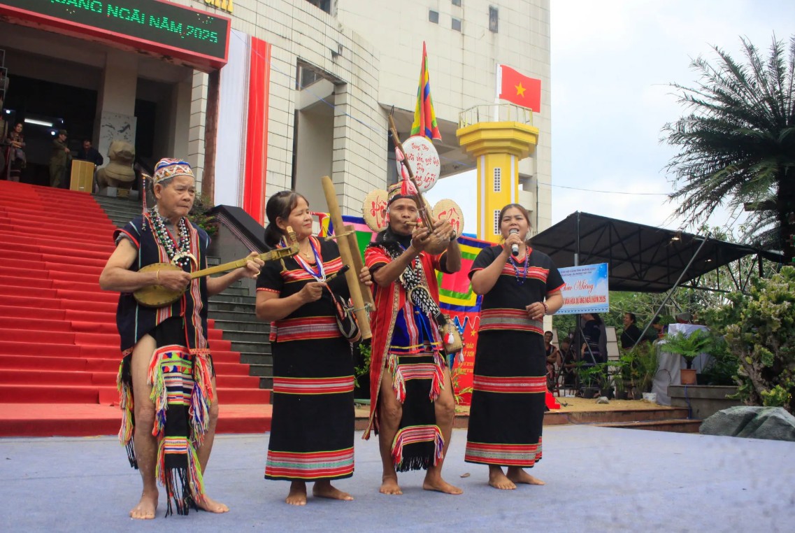 Nghệ nhân thổi hồn âm nhạc Giẻ Triêng giữa đại ngàn