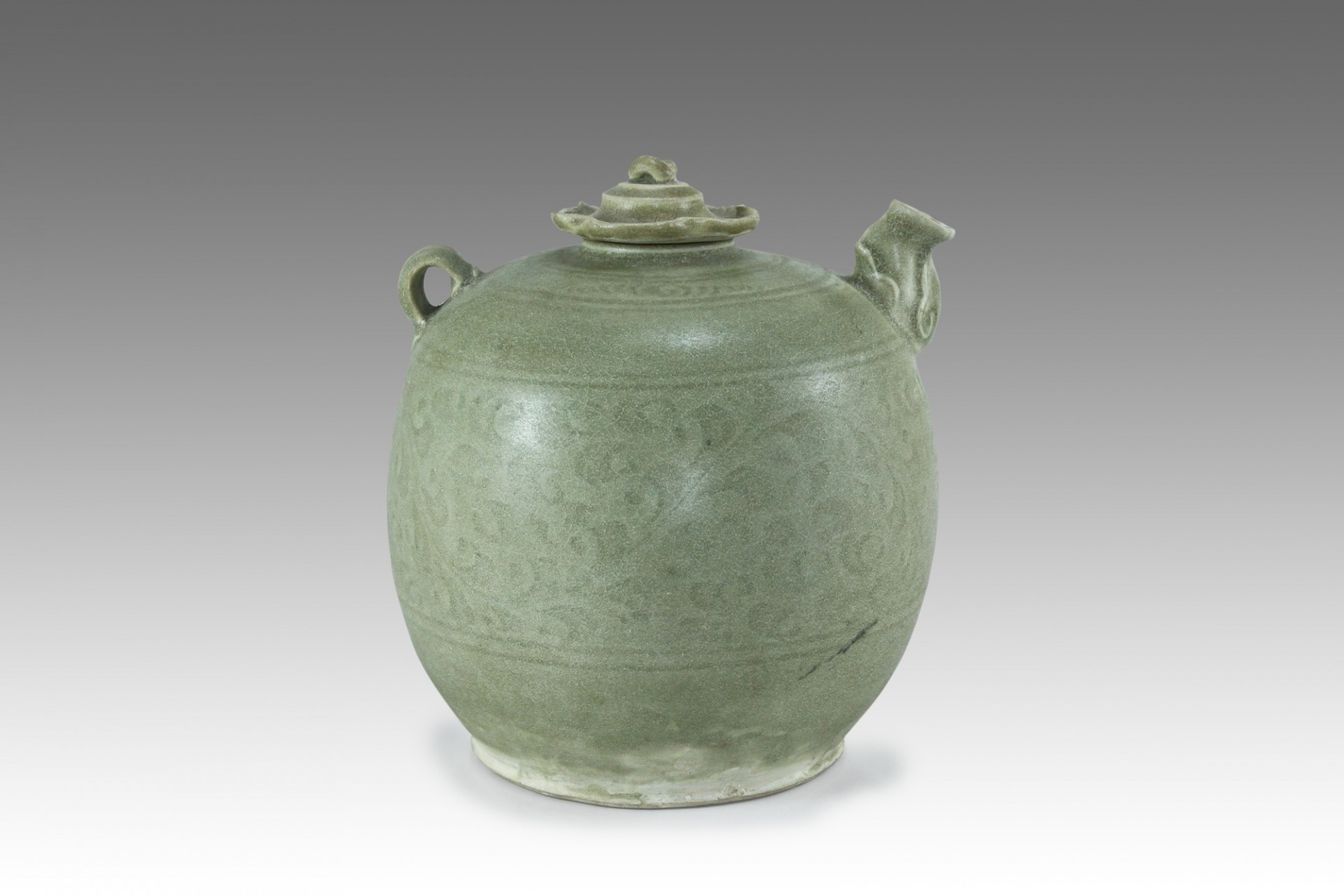 Chất liệu Gốm men ngọc. Niên đại Thế kỷ XIII -XIV Chất liệu Gốm men ngọc. Niên đại Thế kỷ XIII -XIV