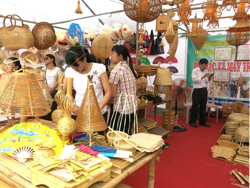 Thực trạng làng nghề và những khó khăn trong việc xúc tiến thương mại các sản phẩm thủ công mỹ nghệ