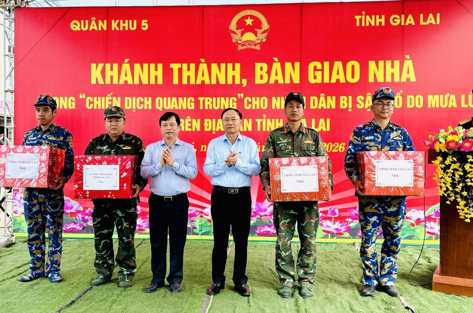 “Chiến dịch Quang Trung” mang đến mùa xuân từ những ngôi nhà mới “Chiến dịch Quang Trung” mang đến mùa xuân từ những ngôi nhà mới