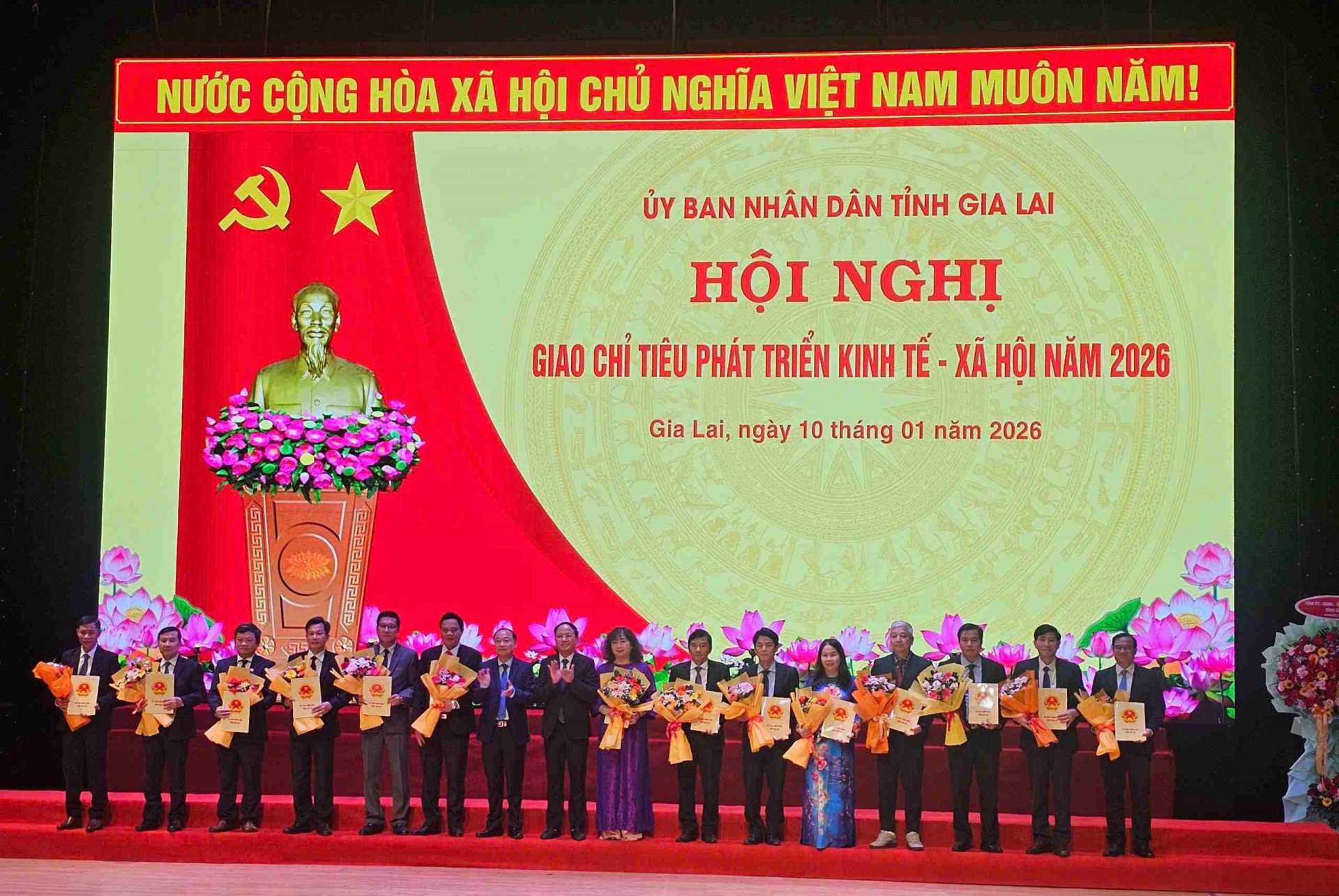 Gia Lai bước vào năm 2026 với khát vọng tăng trưởng cao, giao chỉ tiêu đến từng sở, ngành và 135 xã, phường Gia Lai bước vào năm 2026 với khát vọng tăng trưởng cao, giao chỉ tiêu đến từng sở, ngành và 135 xã, phường